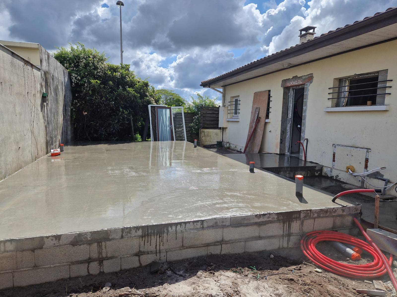 Spécialiste en construction de garages en béton avec prix attractifs et maçonnerie sur-mesure à Parentis-en-Born dans les Landes 40160