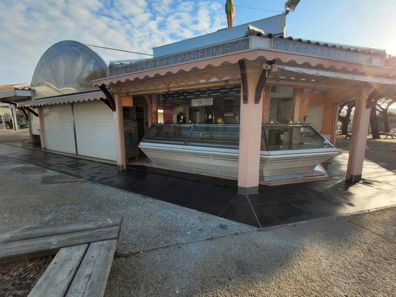 Changement du carrelage autour des magasins Rody à Biscarrosse-plage