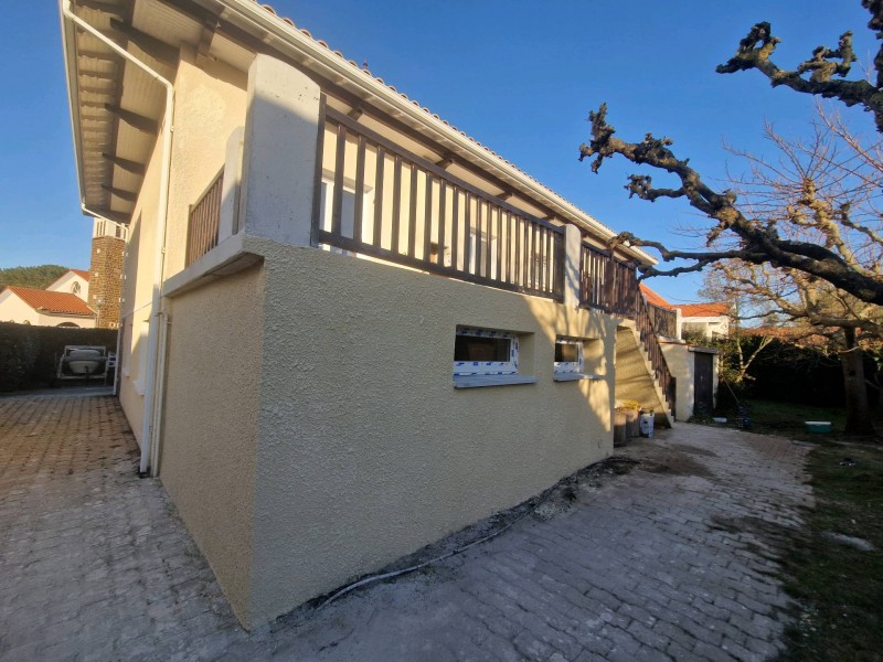 Trouver un professionnel pour un agrandissement de balcon avec changement de carrelage