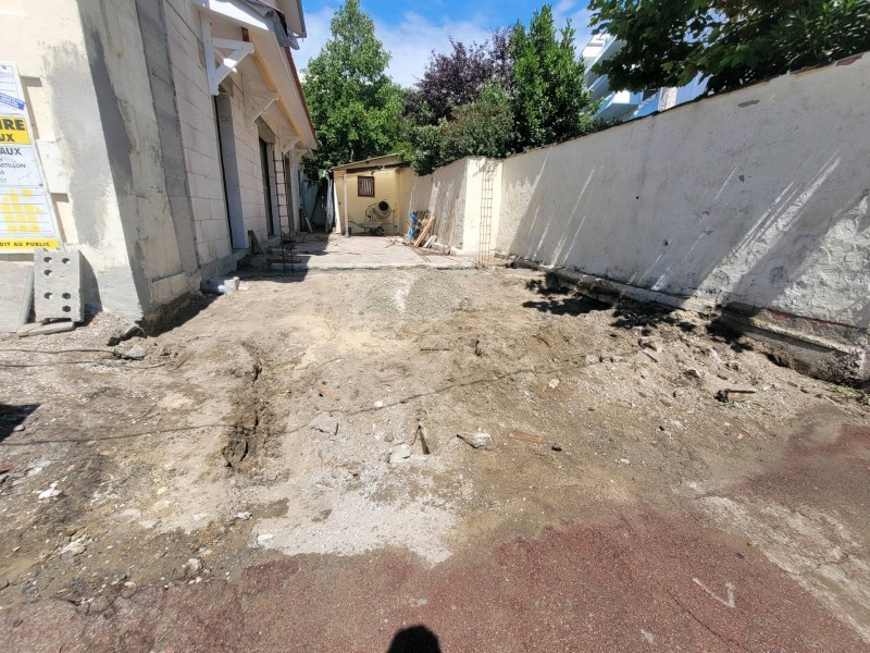 Réalisation d'une entrée de portail et d’une place de parking en béton à Arcachon