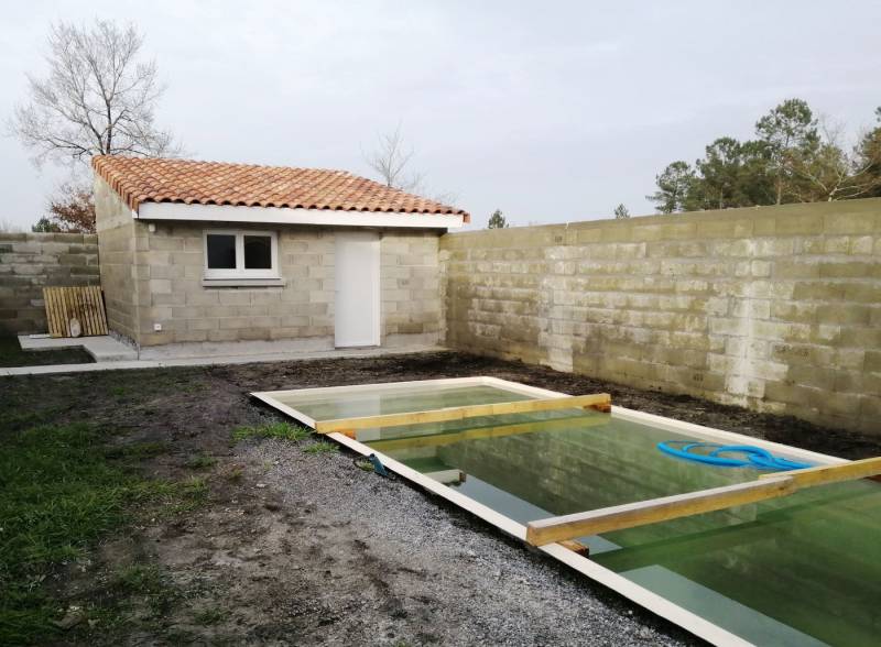Réalisation d'un pool house en parpaing pour aménager votre espace de vie à Parentis-en-born