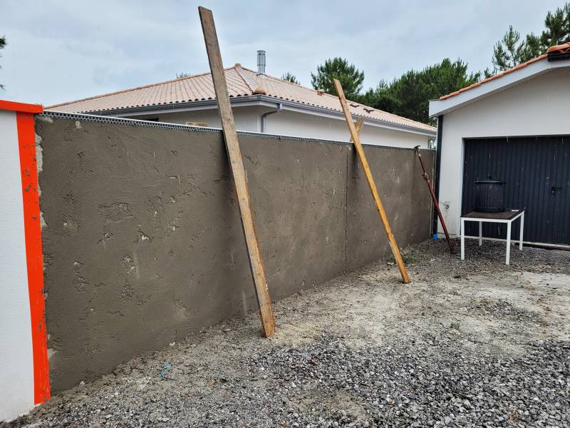 Construire ou rénover un muret en parpaing à Biscarrosse