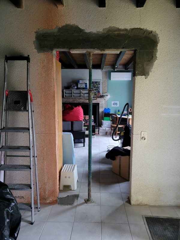 Professionnel de la rénovation intérieure d'une maison landaise située en Gironde