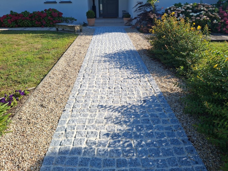 Pourquoi choisir une allée pavée en pierre naturelle venue du Portugal à Sanguinet dans les Landes