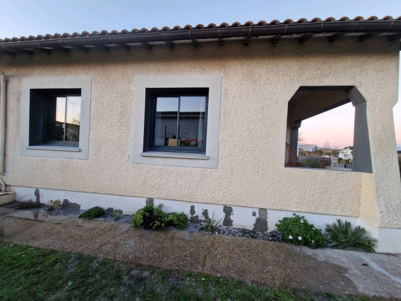 Réalisation de deux ouvertures de fenêtre dans une maison ancienne