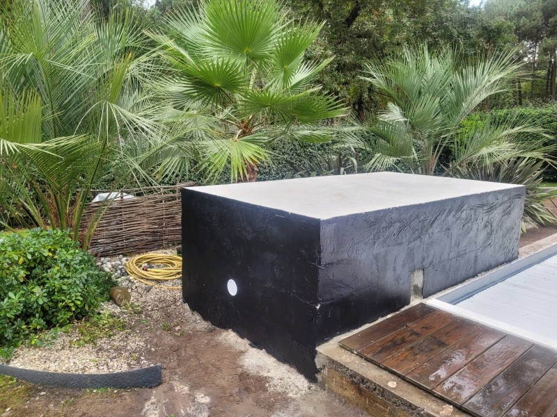 Une entreprise pour l'agrandissement d'un local technique situé dans une propriété située à Biscarrosse