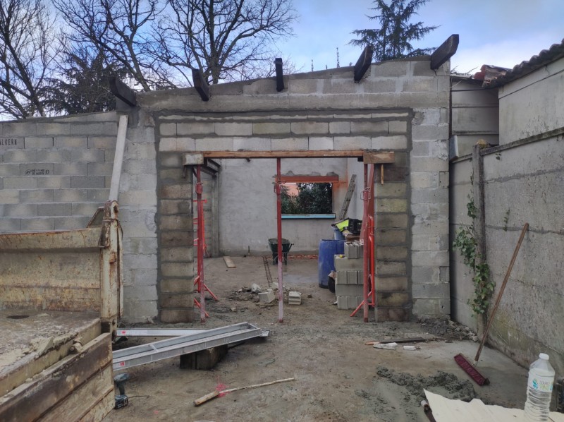 Création d’un agrandissement de garage en parpaing sur mesure pour y créer un studio à Arcachon en Gironde