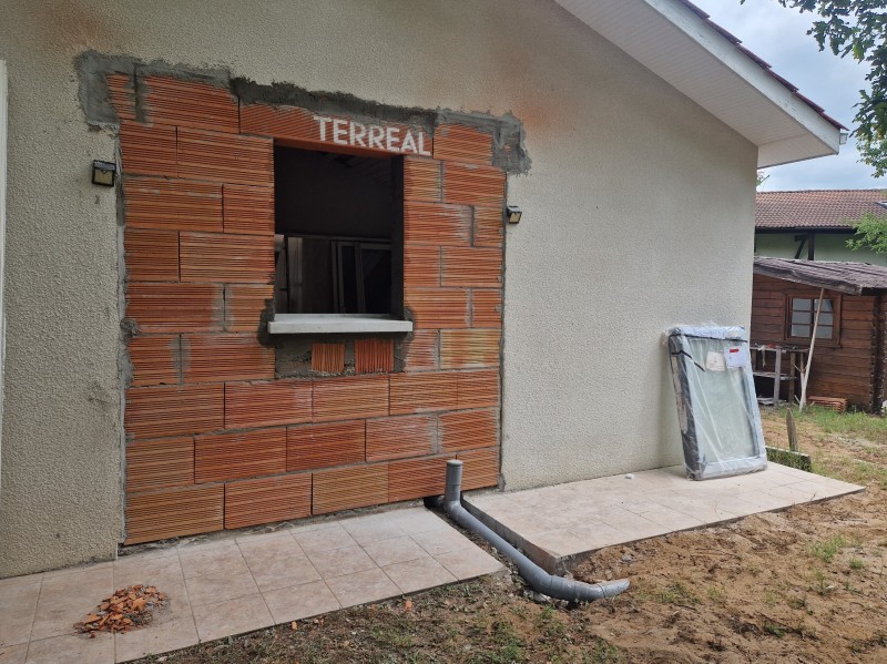 Rénovation avec isolation ITE pour une maison située à Pontenx-les-Forges par Pierrick Thebault