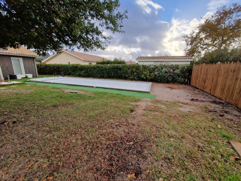 Pierrick Thebault réalise une terrasse en béton à La Teste-de-Buch près du Bassin d'Arcachon