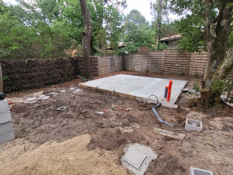 Faire réaliser une dalle en béton pour un chalet en bois