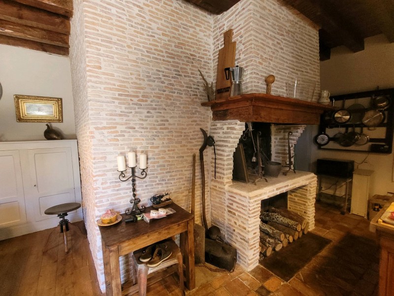 Aménagement d'une cheminée dans une maison landaise aux environs de Parentis-en-Born