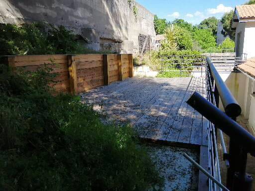 Mur de soutènement en béton armé pour un terrain en pente près du Teich