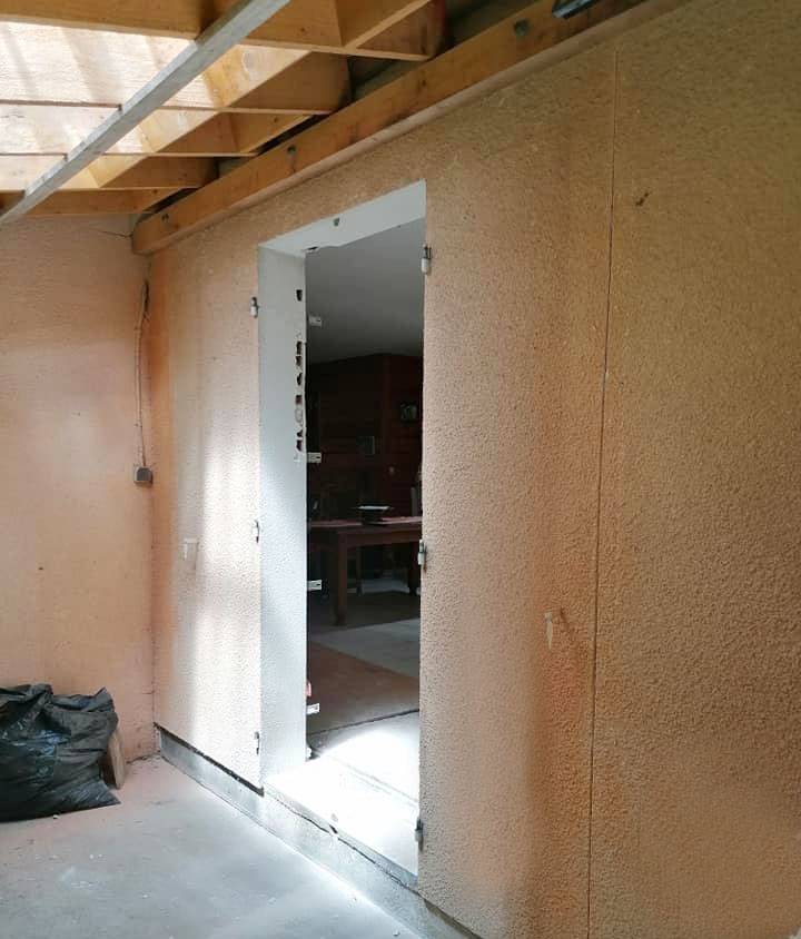 Ouverture d'un mur porteur en briques sur mesure pour une maison lumineuse à Salles