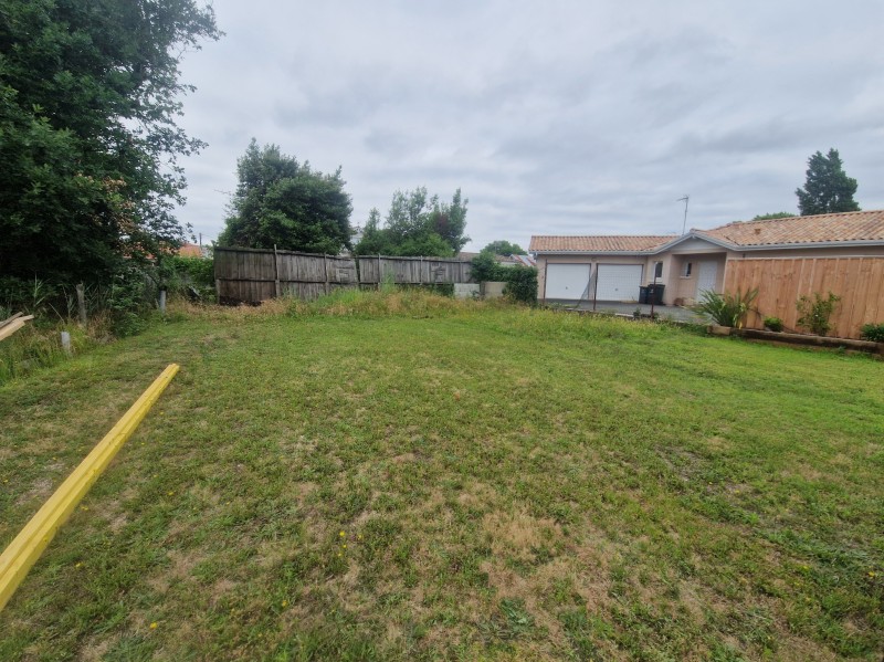 Construction d'un pool house en bois sur mesure avec dalle sur vide sanitaire à Arcachon
