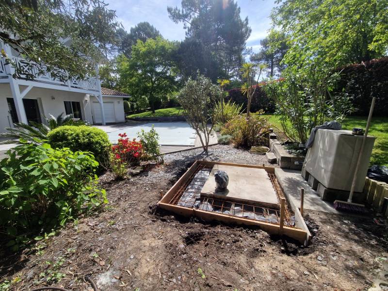Création par une entreprise spécialisée d’un pool house sur mesure avec toit plat près de Parentis-en-Born