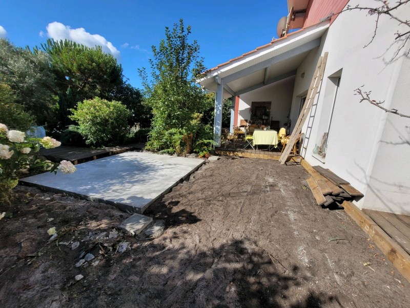Construire une dalle en béton en renfort pour un jacuzzi situé à Biscarrosse