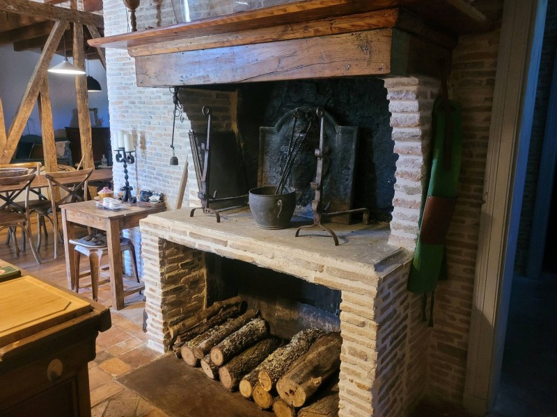 Aménager d'une cheminée dans une maison landaise située près de Parentis-en-Born