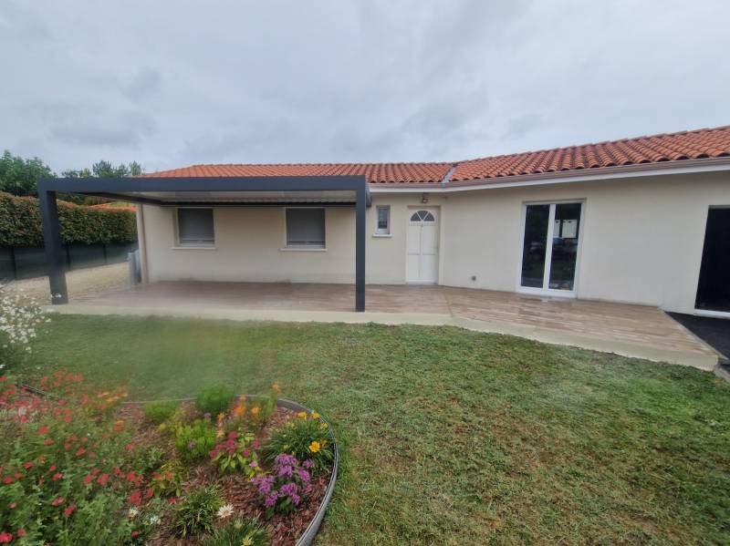 Terrasse en béton et carrelage sur mesure par un professionnel près de Mézos