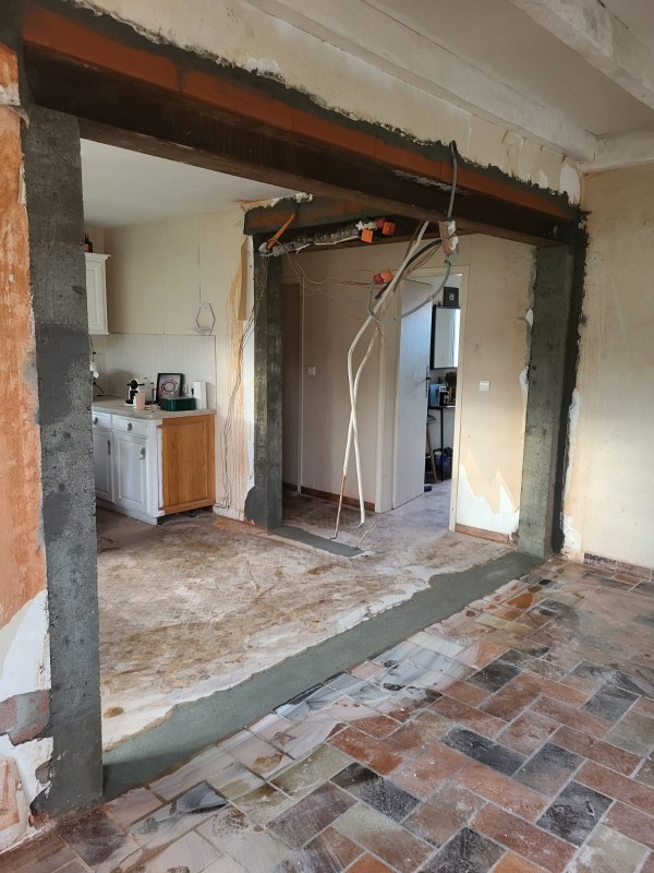 Création par un maçon agréé d’une ouverture avec croisement d'IPN sur un chantier situé à Mimizan