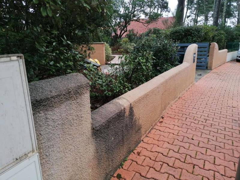 Rénovation par Pierrick Thebault de maçonnerie d’un mur de clôture arrondi pour sublimer vos finitions près de La Teste-de-Buch