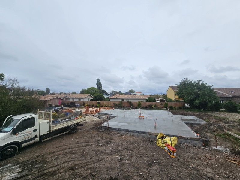 Construire une maison à étage avec des poutres en béton à La Teste-de-Buch en Gironde