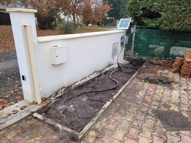 Réalisation d’un pavage sur une entrée de portail située à Biscarrosse