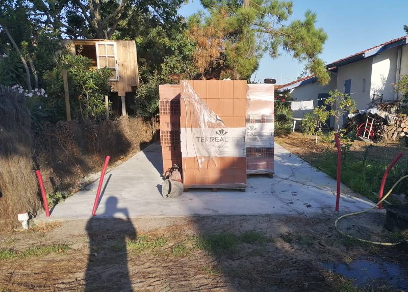 Obtenir un devis sur-mesure par un professionnel pour la construction d'un garage en briques à Biscarrosse-Plage
