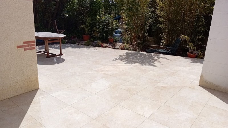 Construction de garage en parpaings et enduit avec terrasse près d'Arcachon