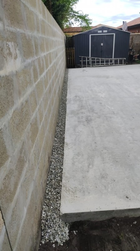 Réalisation d'une terrasse en béton avec fondations sur une maison neuve par à Saint-Paul-en-Born dans les Landes