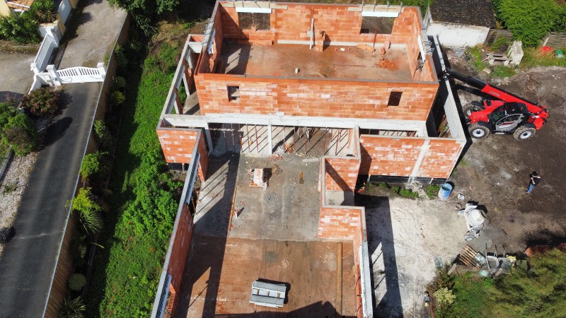 Construire une maison à étage avec des poutres en béton à La Teste-de-Buch