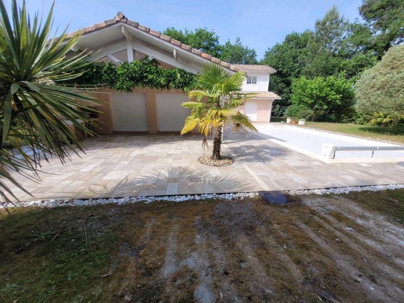 Rénovation de carrelage sur une terrasse dans une propriété située aux alentours de Biscarrosse