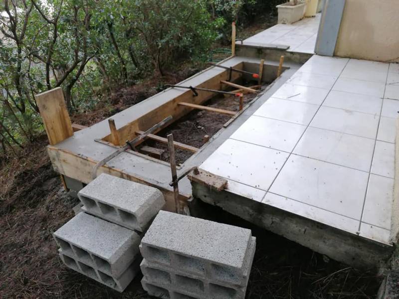 Agrandissement de la terrasse sur plots pour s'adapter aux différences de niveaux