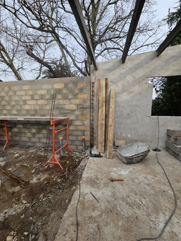 Création d’un agrandissement de garage en parpaing pour y créer un studio à Arcachon