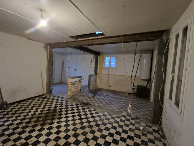 Pierrick Thebault démolit deux murs porteur et un conduit de cheminée à Biscarrosse