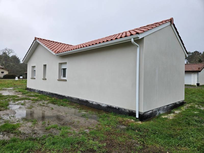 Maison en briques à colle avec Pierrick Thebault pour un projet de maçonnerie moderne près de Pontenx-les-Forges dans les Landes