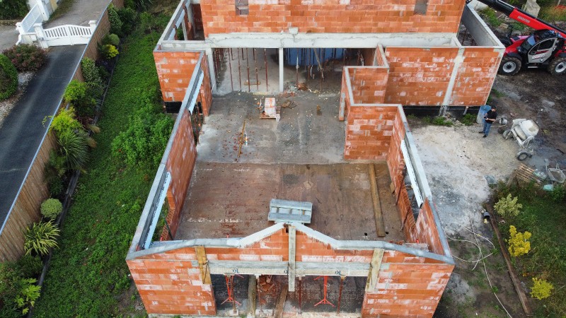 Comment construire une maison à étage sur mesure avec des poutres en béton à La Teste-de-Buch