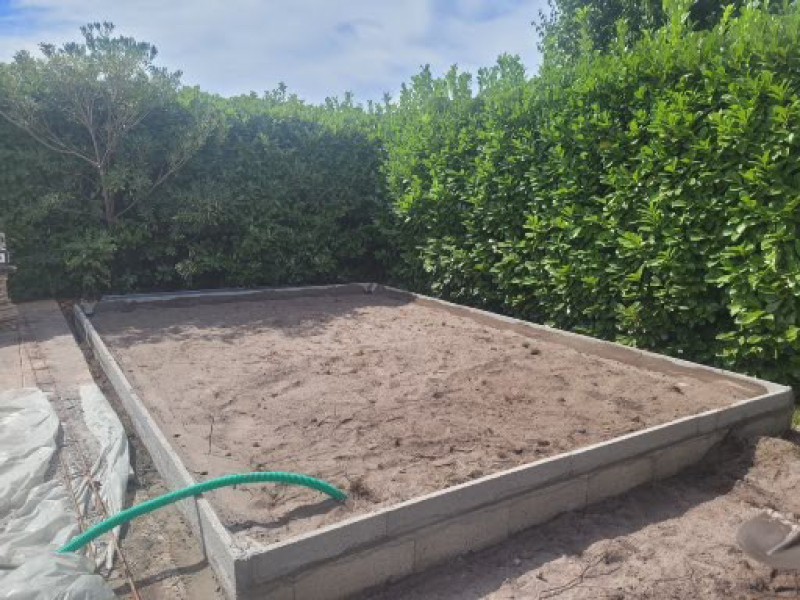 Réalisation d'une dalle pour un pool-house en bois avec jacuzzi à Pyla-sur-Mer en Gironde