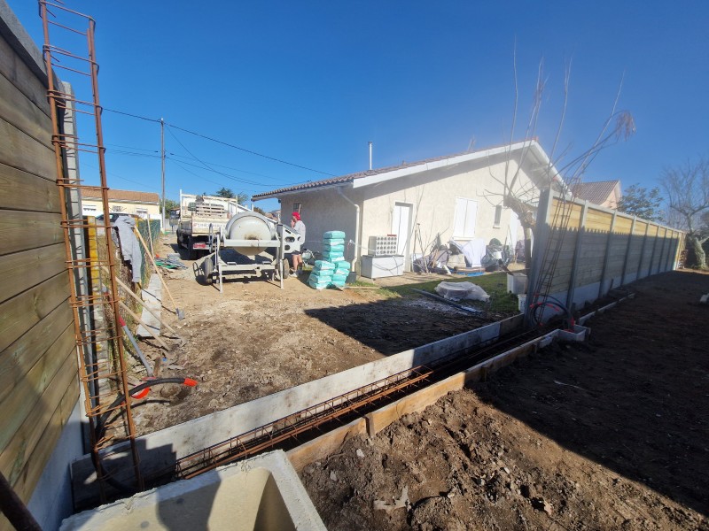 Construction d’un seuil de portail par Pierrick Thebault sur une propriété située à Gujan-Mestras